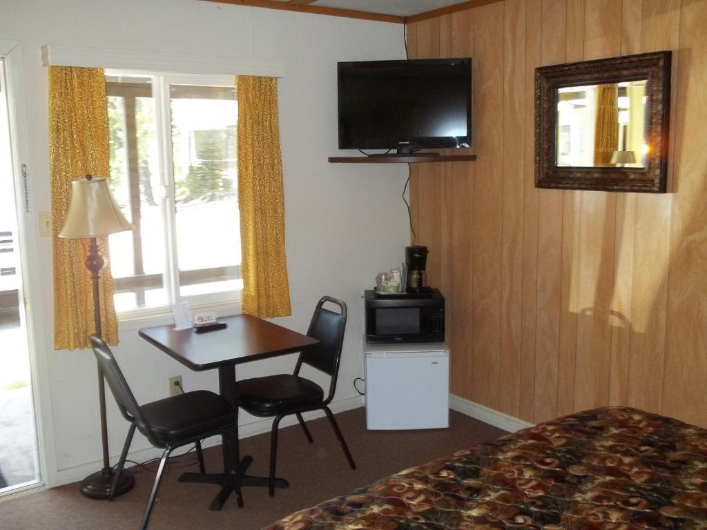 White Chief Mountain Lodge Ahwahnee Room photo